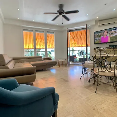 Velasquez Apartment *