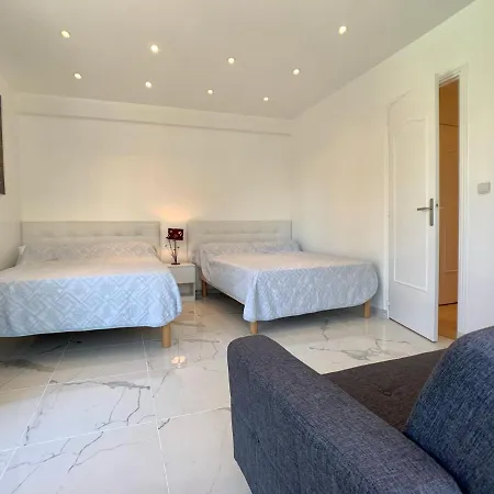 Velasquez Apartment *